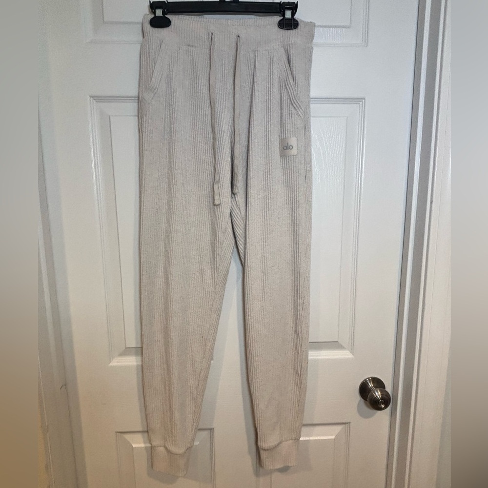 ALO Yoga Cream/Beige Ribbed Joggers with Drawstring Waist